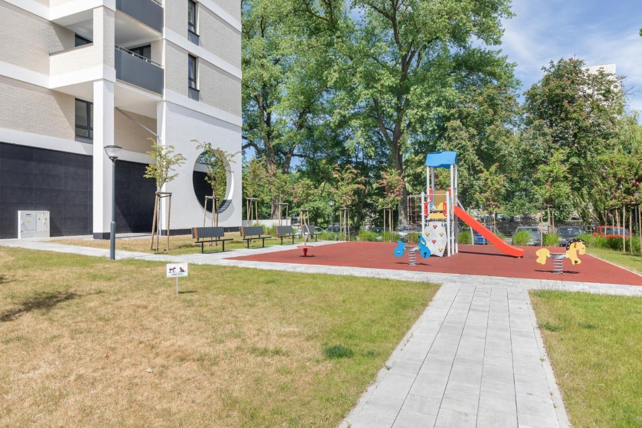 Platany Z Parkingiem By Renters *