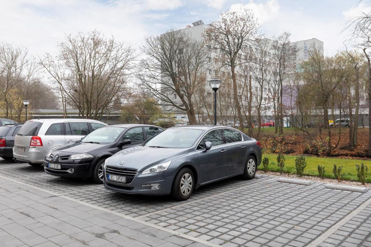 Platany Z Parkingiem By Renters Kolobrzeg